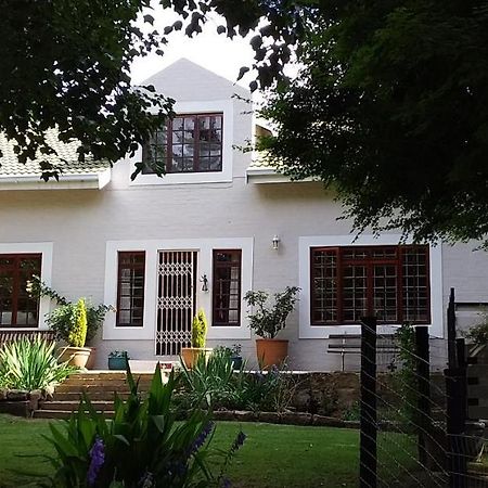 The Gate Guesthouse คลาเรนส์ ภายนอก รูปภาพ