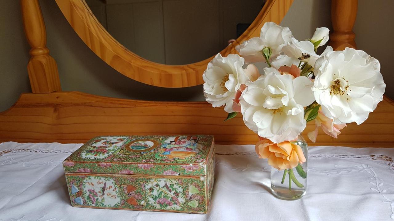 The Gate Guesthouse คลาเรนส์ ภายนอก รูปภาพ