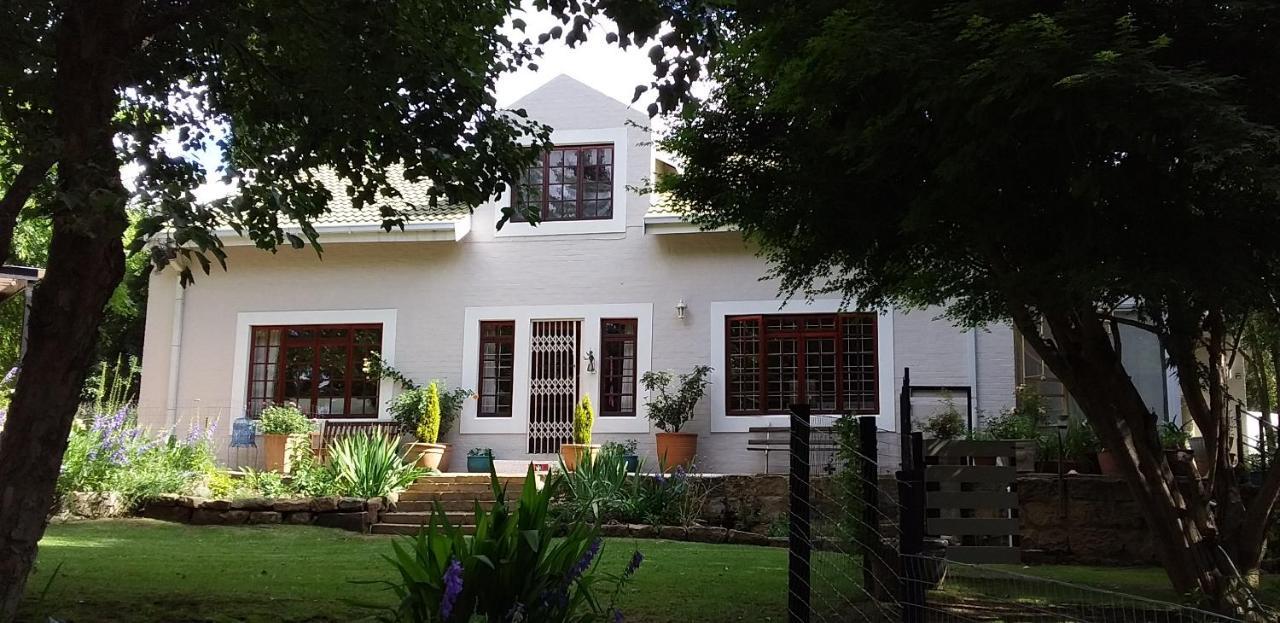 The Gate Guesthouse คลาเรนส์ ภายนอก รูปภาพ